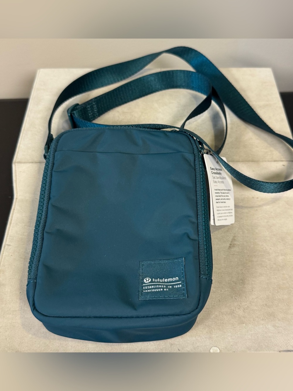 lululemon athletica Teal Men’s Compact Crossbody Pouch NWT